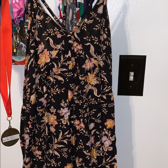 Floral tank - Picture 1 of 3